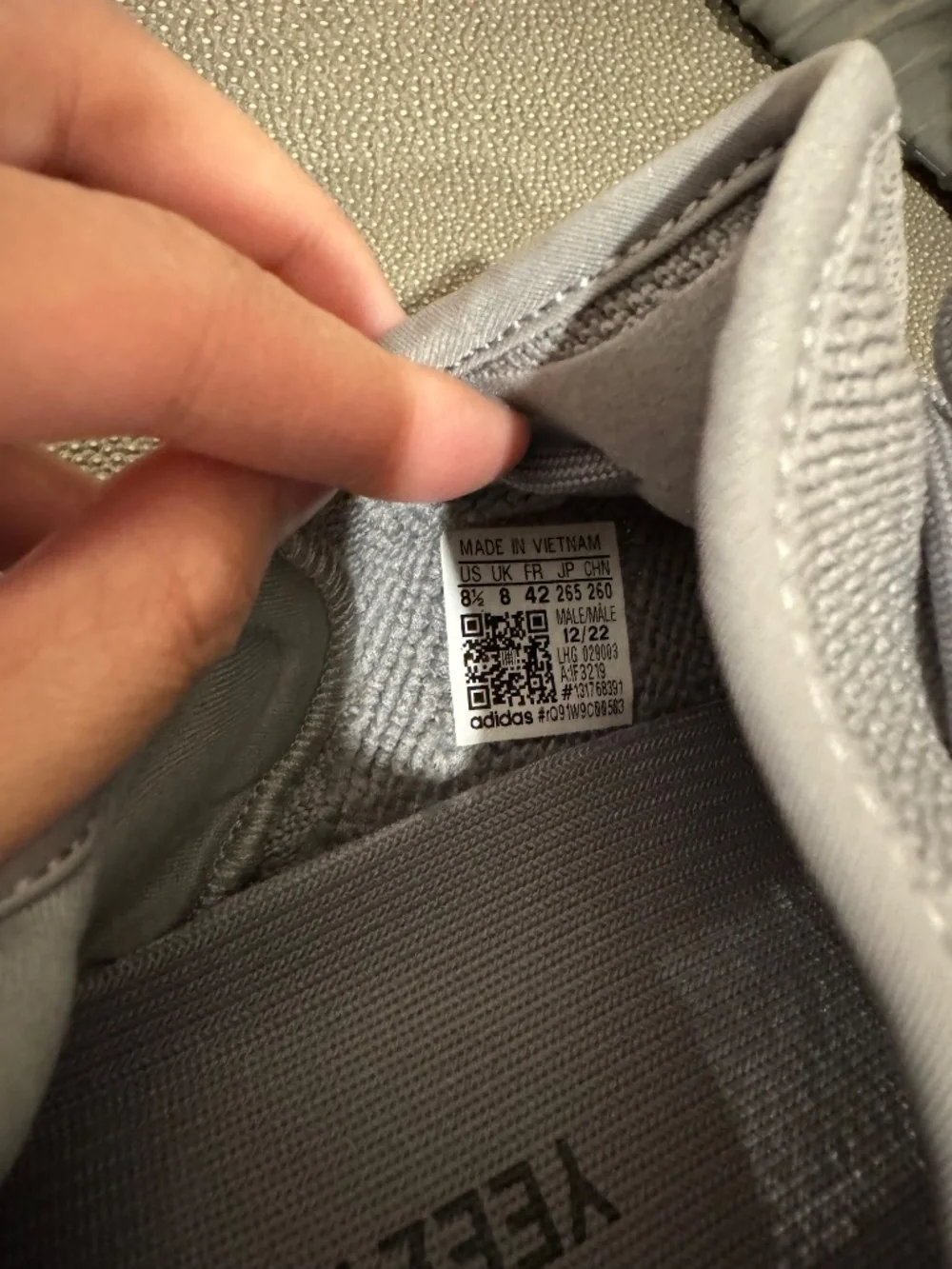 adidas Yeezy Boost 350 V2 Steel Grey Men’s 8.5 Women’s 9.5
